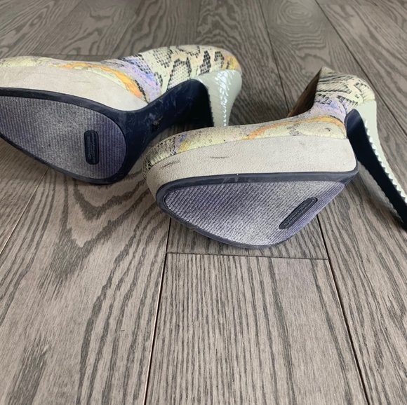 Beautiful Rachel Roy Multicolored Pumps😍💙💜 - Picture 5 of 7